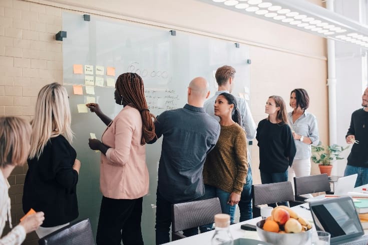 People at a planning meeting using post-it notes
